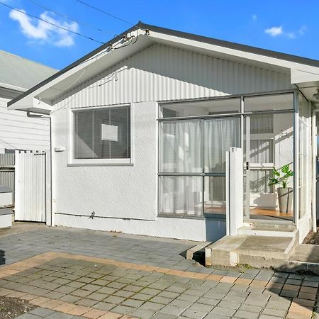 Coastal City Retreat - New Brighton Accommodation クライストチャーチ エクステリア 写真